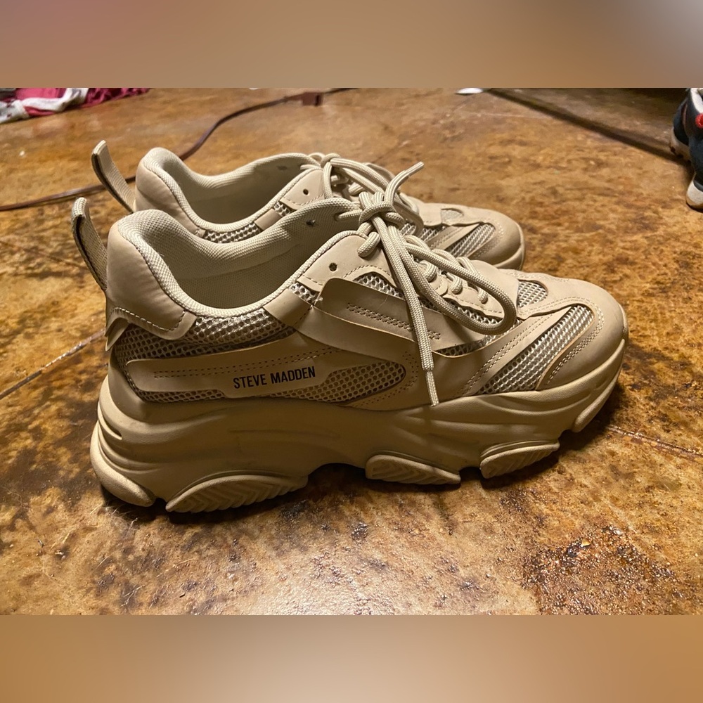 Steven Madden Women Possession Sneaker TAN-like new new worn once Size women 9.5